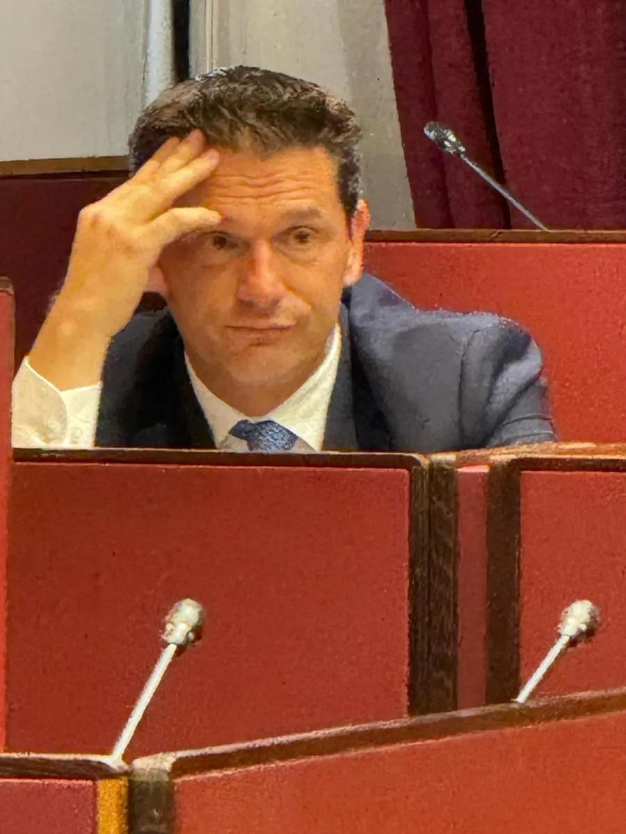 Morris Ceron durante il consiglio comunale