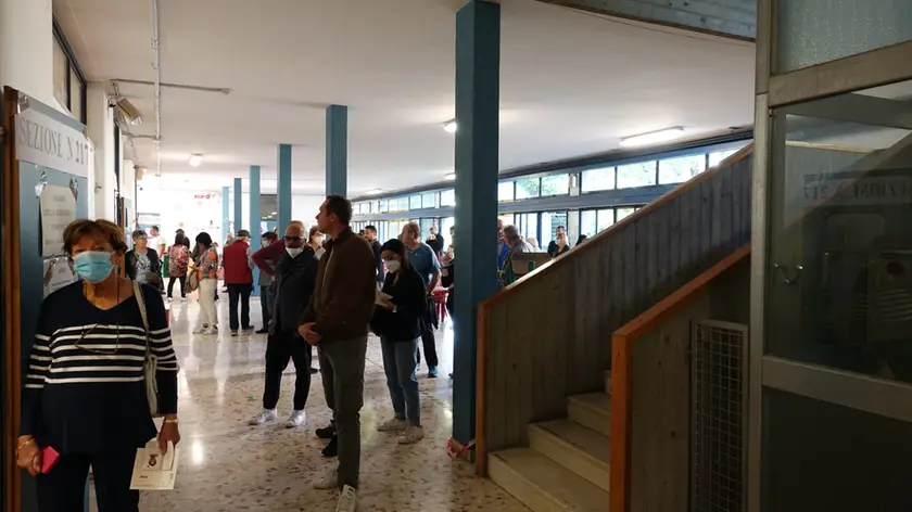 Il seggio nella scuola Don Milani a Chirignago