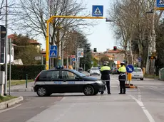 Controlli della Polizia locale in via Miranese