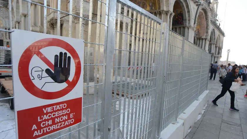 Il cantiere allestito in piazza San Marco