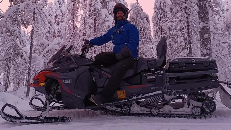 Perfrancesco Boldini, 32 anni, ha lasciato tutto per fare la guida a Rovaniemi