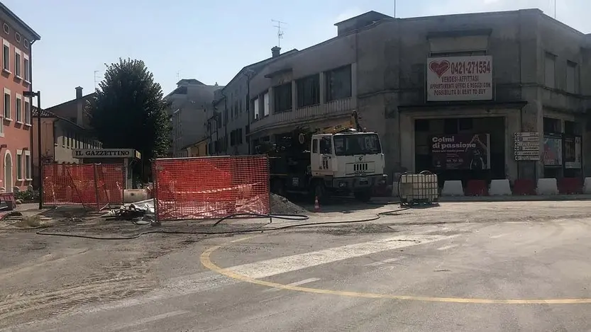 DE POLO - DINO TOMMASELLA -PORTOGRUARO - ASFALTATURA ROTATORIA S. GIOVANNI