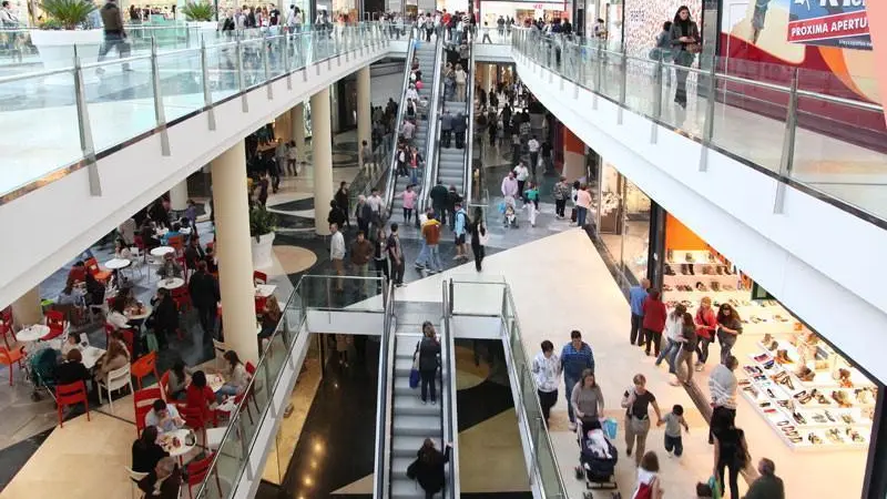 - L'interno di un centro commerciale