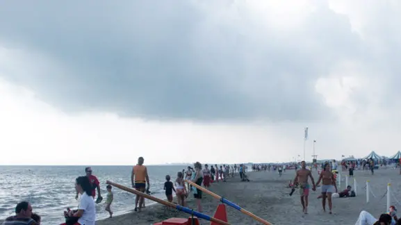 Sottomarina: tromba d'aria in spiaggia tromba d_aria in spiaggia