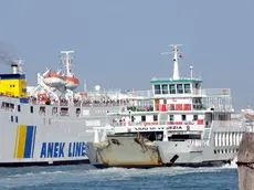 Interpress/Mazzega Vitucci Venezia, 04.09.2013.- Ferry Boat ACTV "Lido di Venezia" mentre sorpassa una nave