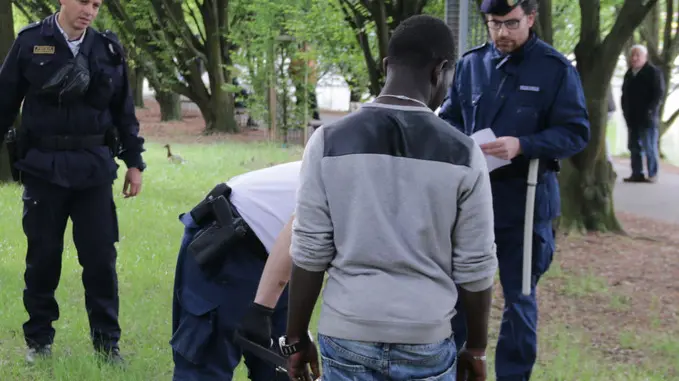 Foto Agenzia Candussi/ Chiarin/ Mestre, parco della Bissuola / Controlli della Polizia anti droga