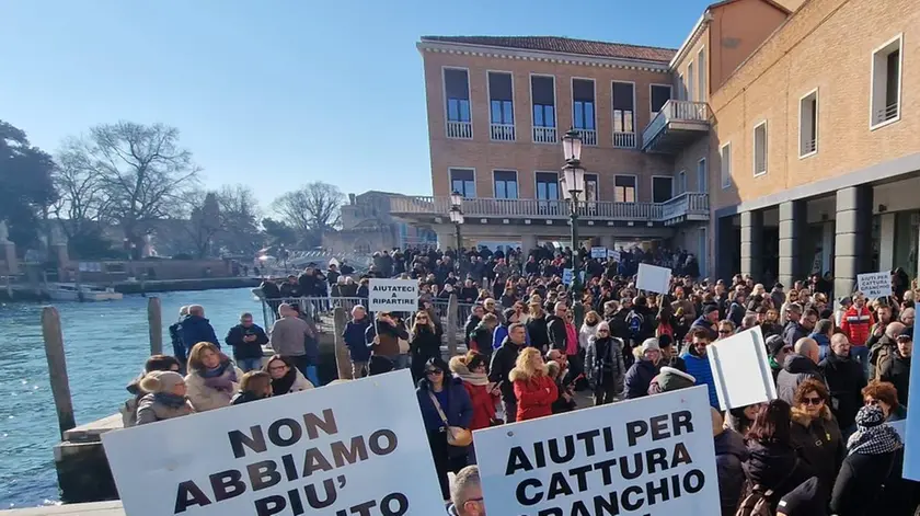Una protesta in Regione per chiedere misure urgenti per far fronte all’emergenza granchio blu