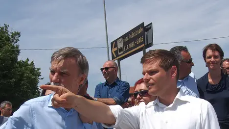 Lorenzo Porcile/Via 1 Maggio, Piazza Vecchia / Visita di Del Rio all'incrocio delle Giare sulla SS Romea, nella foto Delrio e Dori