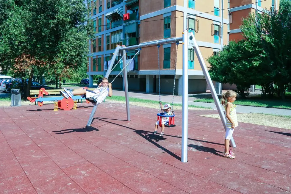 GIORNALISTA: Baschieri AGENZIA FOTO: Candussi LUOGO: Mestre DESCRIZIONE: inaugurazione del parco giochi di viale San Marco