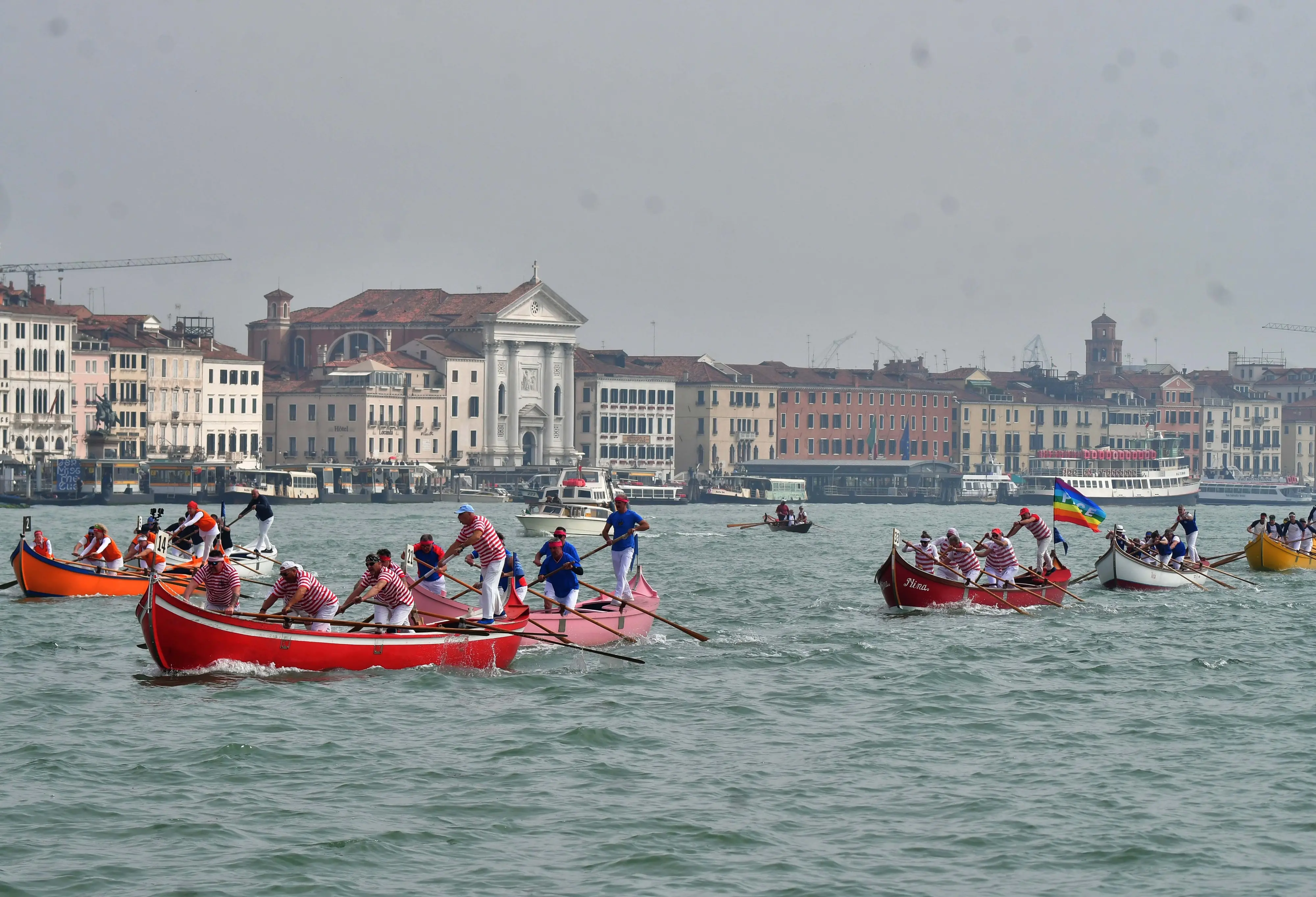 Interpress/M.Tagliapietra, 07.04.24.-Regata, 50 caorline per la pace.