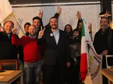 Festeggiamenti del Movimento 5 Stelle presso il bar 'il palco' a Mestre - foto di gruppo assieme al candidato Marco Da Villa