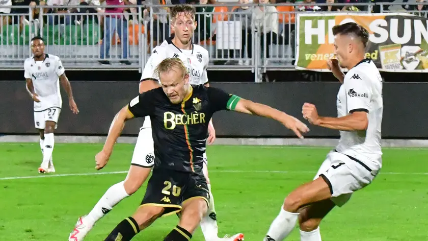 Il gol annullato a Pohjanpalo in Venezia-Spezia (Foto Interpress)