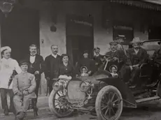 Il fondatore Nicolò Boschin (secondo a sinistra) in una foto del 1908: è il nonno dell'attuale gestore