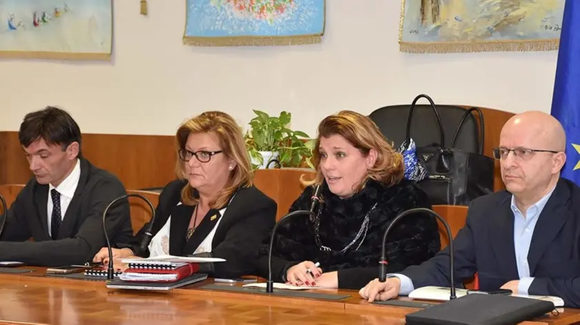 COLUCCI - DINO TOMMASELLA - CAVALLINO - PRESENTAZIONE DELLA SITUAZIONE ATTUALE PER IL PASSAGGIO ALL'ULSS 4 - DA SX FILIPPO -SINDACO NESTO - TAGLIAPIETRA ASSESSORE SANITA' - PIANOZZA
