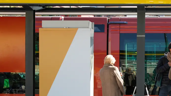 Agenzia Candussi, giornalista Chiarin. Nuova biglietteria automatica ACTV in Piazzale Cialdini, Mestre.