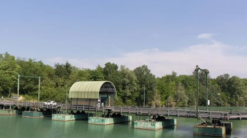 COLUCCI - DINO TOMMASELLA - FOSSALLTA DI PIAVE - IL PONTE DI BARCHE E IL SIG. ZANUTTO WALTER (STORICO GESTORE DELLO STESSO)