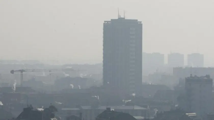 Mestre avvolta dalla nebbia provocata da smog e Pm10