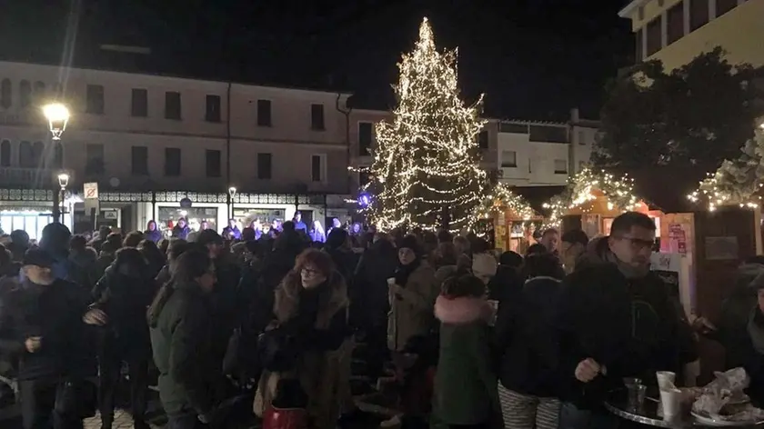 DE POLO- DINO TOMMASELLA - CAORLE - ACCENSIONE DELL'ALBERO E MERCATINI