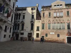 Palazzo Donà in campo Santa Maria Formosa, ex sede di uffici comunali, diventerà l'Hotel Grandeur Oxley srl, che fa capo a Ching Chiat Kwong».