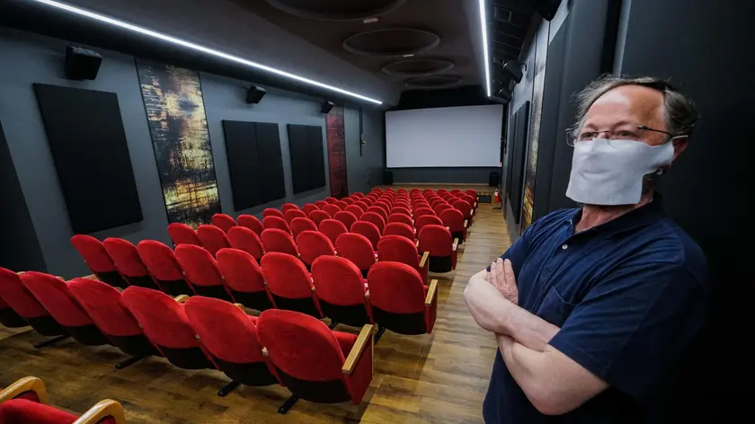 Coronavirus fase due. Flash mob al cinema Centrale con insegne e luci accese in occasione del David di Donatello. Torino 08 maggio 2020 ANSA/TINO ROMANO