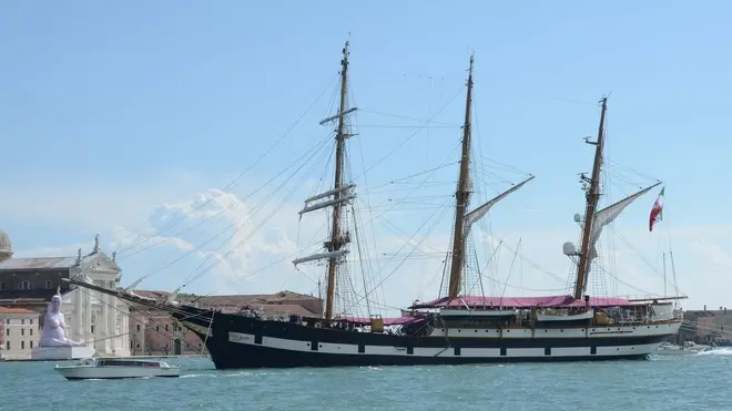 INTERPRESS/TAGLIAPIETRA. LA NAVE PALINURO IN BACINO SAN MARCO.28.08.2013.-