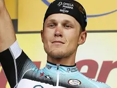 epa03786815 Italian rider Matteo Trentin of the Omega Pharma Quick Step procycling team celebrates on the podium after winning the 14th stage of the 100th edition of the Tour de France 2013 cycling race between Saint-Pourcain-Sur-Sioule and Lyon, France, 13 July 2013. EPA/YOAN VALAT