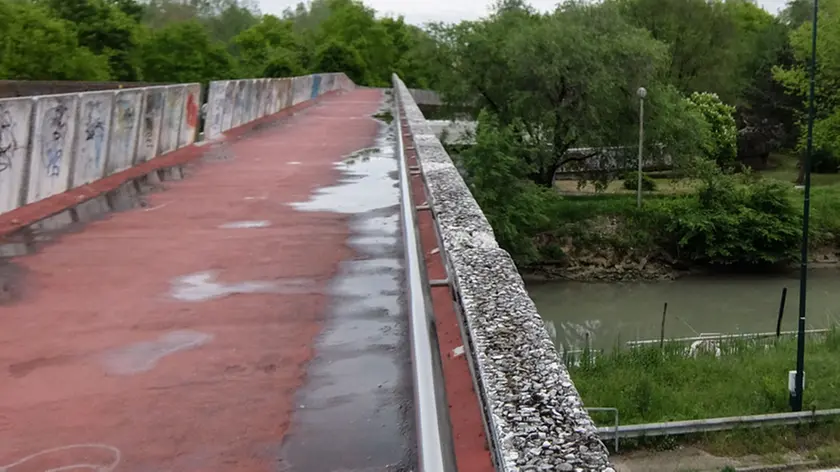 Foto Agenzia Candussi/ Baschieri/ Mestre/ Passerella ciclo pedonale di via Vespucci