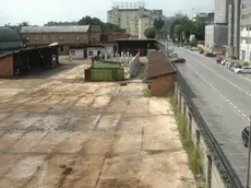 MESTRE: IL PIAZZALE CHE DA ANNI OSPITAVA TONNELATE DI FERRO DA RECICLARE TRA LA FERROVIA E VI CA' MARCELLO ORA RIPULITA. 25/08/05 © L. P˜rcile