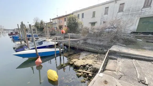 L’antico squero della famiglia Roggio si affaccia sul Canal Salso a fianco di piazza Barche