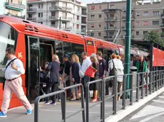 agenzia candussi. giornalista; artico. descrizione: primo giorno di attivazione del serivizio tram fino a Venezia Piazzale Roma.