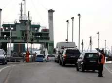 Agostini Interpress Venezia, 14.04.2010.- ACTV, Ferry Boat al Tronchetto.-