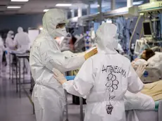 Health workers wearing overalls and protective masks in the intensive care unit of the San Filippo Neri hospital during the Covid-19 Coronavirus pandemic, in Rome, Italy, March 22, 2021. ANSA/GIUSEPPE LAMI