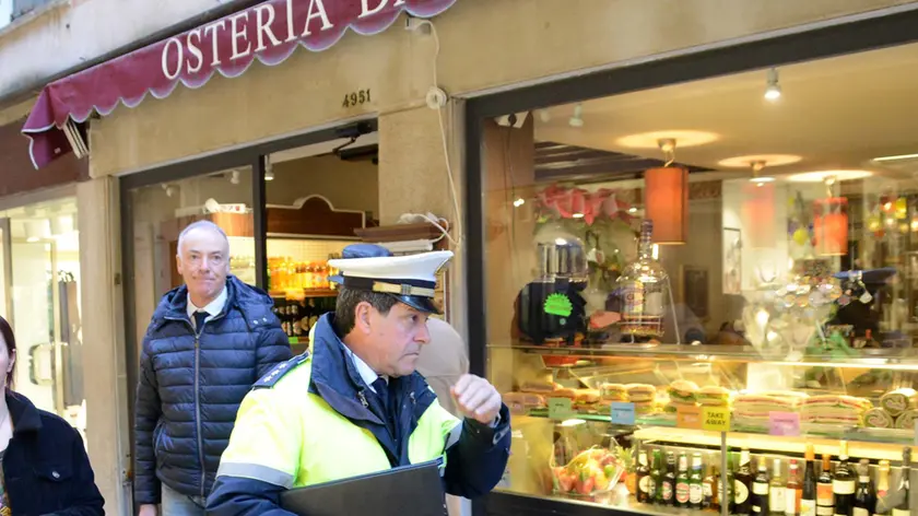 I vigili urbani all'osteria "Da Luca" al centro dello scandalo