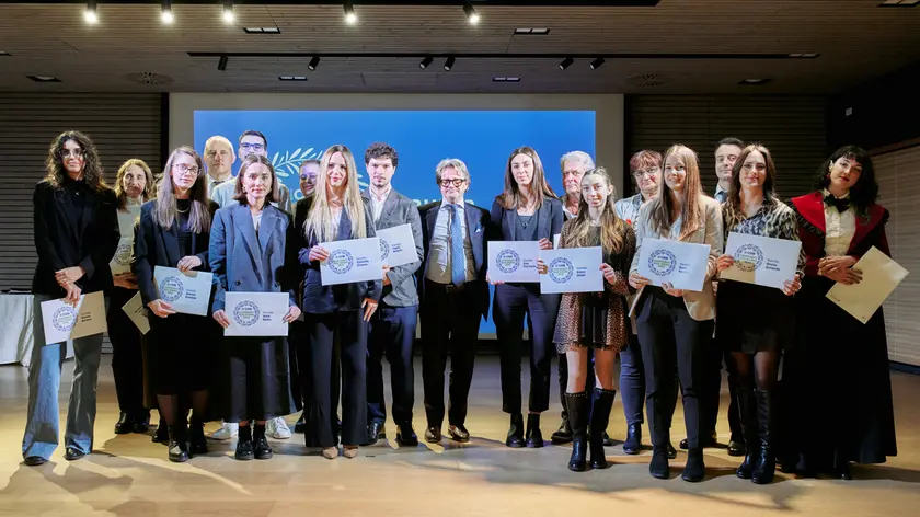 I neo laureati premiati dai vertici di Centro Marca Banca