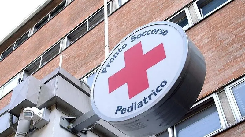 PD 09 settembre 2004 G.M...Pronto Soccorso Pediatrico, bambini punti dalle api. ..(CARRAI) Pronto Soccorso Pediatrico, bambini punti dalle api - carrai