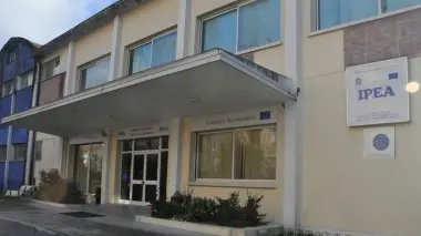 La sede dell’istituto professionale chiuso per mancanza di fondi
