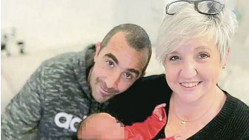 Martellago: Luca Livieri con la moglie Elisa Marangoni e la loro nipotina