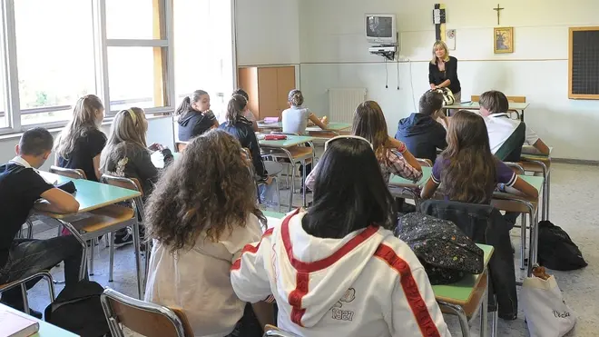 Studenti del liceo linguistico San Giuseppe del Carbulotto, a Roma, in una foto d'archivio. ANSA / MARIO DE RENZIS