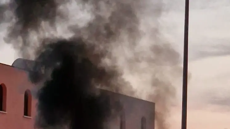 Il furgone tra le fiamme