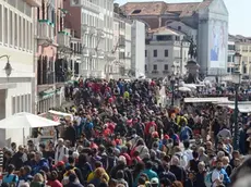 Interpress/Mazzega Cruccu Venezia, 19.04.2015.- 37° Su e Zo per i ponti di Venezia.- Nella foto la partenza da San Marco.-