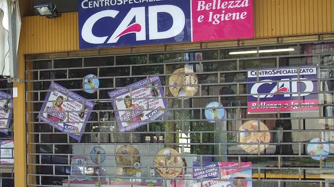 Profumeria Cad via Cadore Conegliano, derubata questa notte.