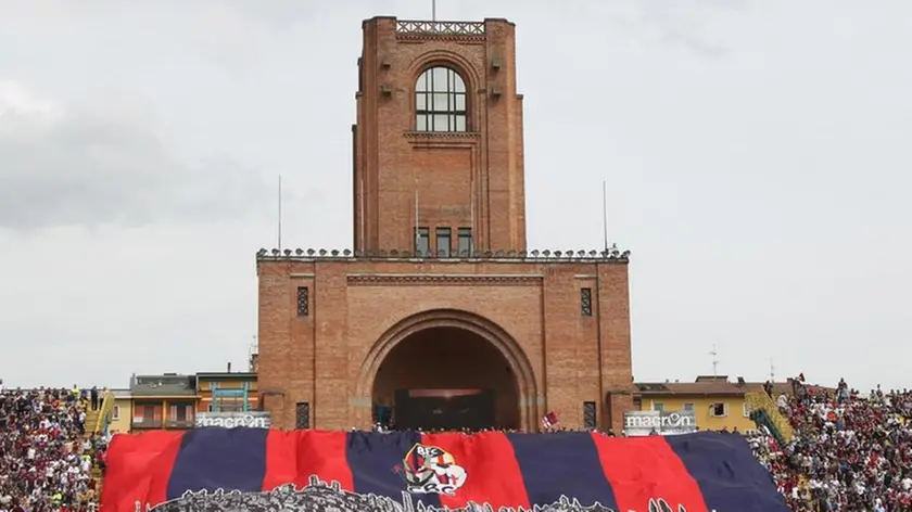 Bologna's supporters show a banner during the Italian Serie A soccer match Bologna FC vs Catania Calcio at Renato Dall'Ara stadium in Bologna, Italy, 11 May 2014..ANSA/GIORGIO BENVENUTI