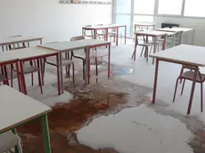 Foto Agenzia Candussi/Baschieri/ Via Asseggiano, Mestre/ Atti di vandalismo nella scuola Edison-Volta