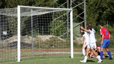 DECISO. Il presidente Paolo Zamengo a destra un gol vincente della Miranese