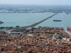 Interpress/Mazzega Venezia, 22.04.2015.- FOTO AEREE Nella foto Venezia e Ponte della Libertà