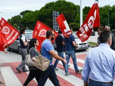 GIORNALISTA: Chiarin AGENZIA FOTO: Candussi LUOGO: Tessera DESCRIZIONE: Protesta all'imbocco dell'aeroporto Marco Polo