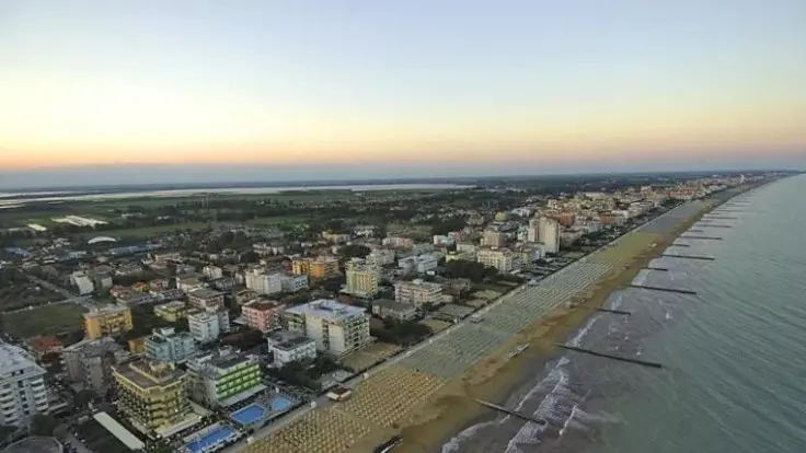 Il litorale di Jesolo: l'Alto Adriatico è la prima destinazione balneare d'Italia