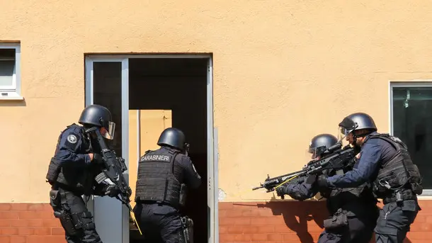 Foto Agenzia Candussi/ Mion/ Mestre, Viale Garibaldi 130, Caserma dei Carabinieri/ Esercitazioni del gruppo SOS