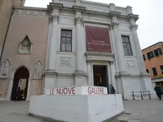 Interpress/M.Tagliapietra Venezia 11.01.2014.- Basamento in cemento per la gru davanti alle Gallerie dell'Accademia.