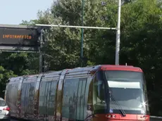 Foto Agenzia Candussi/ Baschieri/ Mestre, viale della libertà/ Il tram si ferma all'imbocco del ponte della libertà